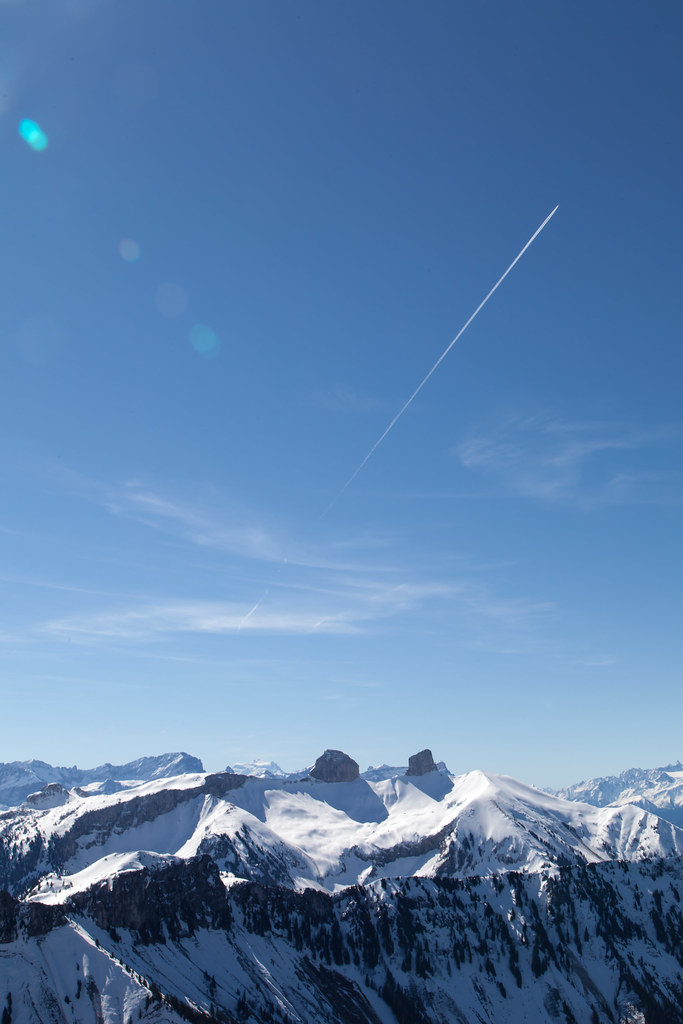 Naye Daur Mein Kuchh Alag