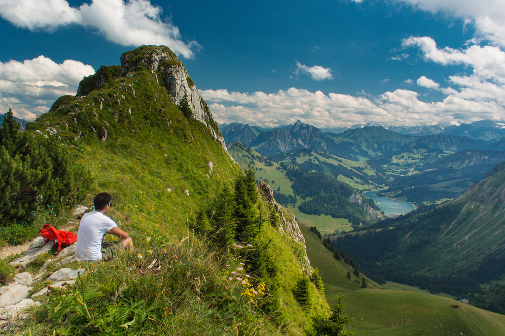 Naye Yug Ki Shuruaat Mein Saptahik Rajneeti